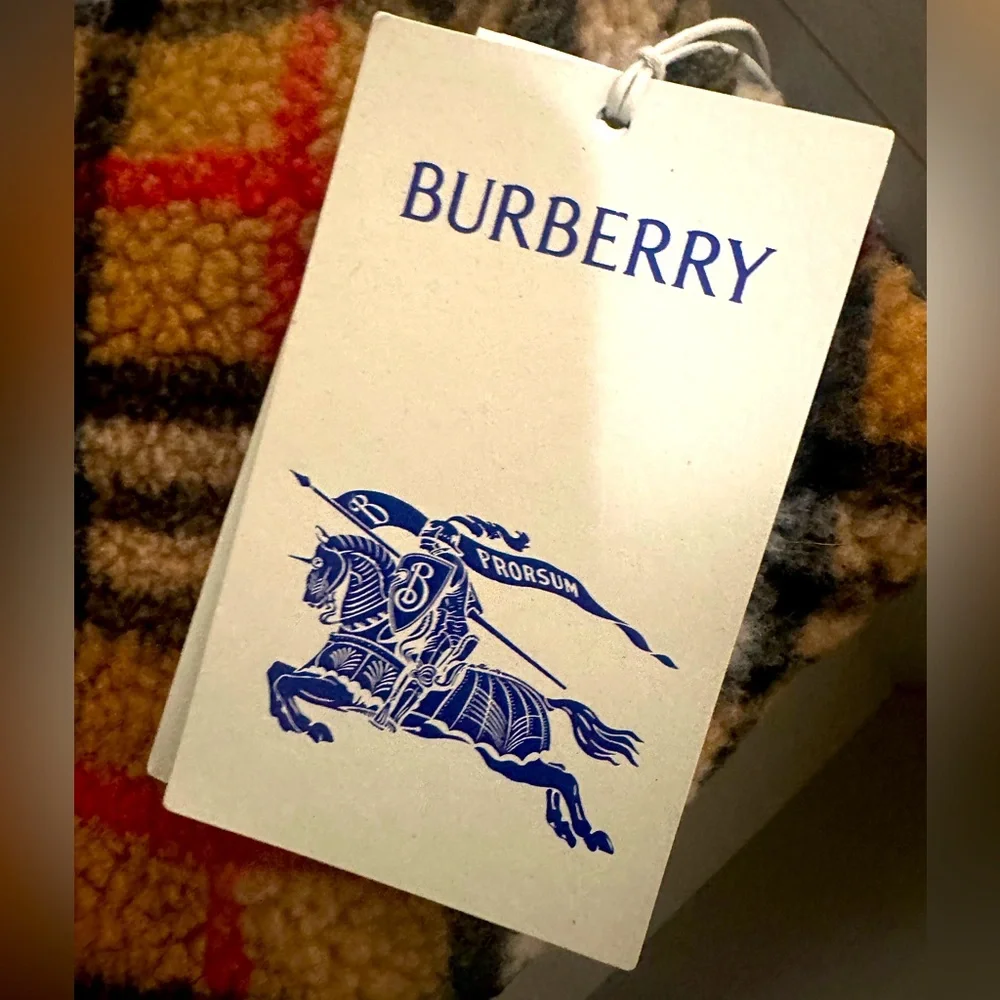 Burberry Fleece Baby Blanket - Picture 5 of 9